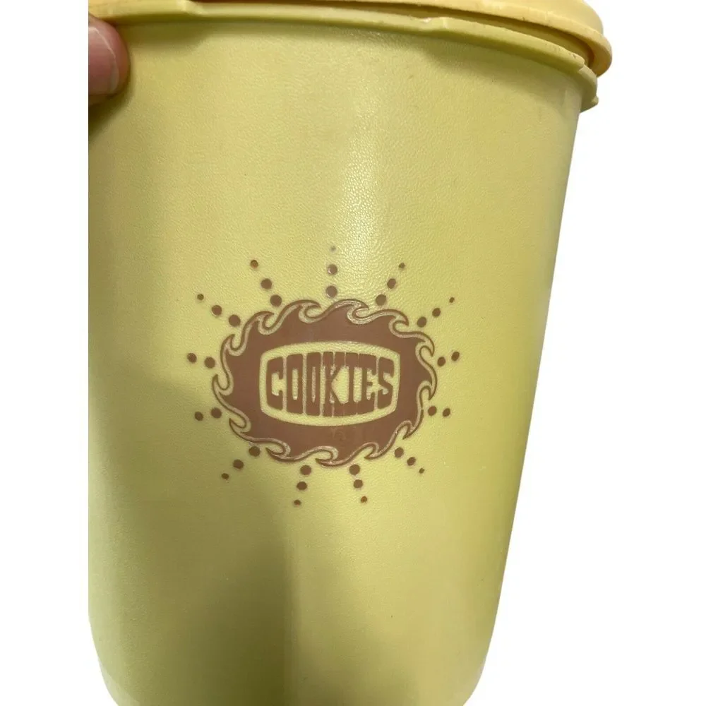 4 Vintage Tupperware Servalier‎ Canisters 3 Yellow  1 Green with Lids Nesting